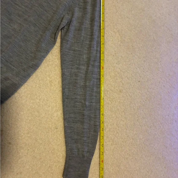 Uniqlo Women’s Merino Wool Crewneck Sweater in Heather Gray - Picture 7 of 9